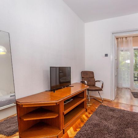Stunning Apartment In Malinska With Kitchen Exteriör bild