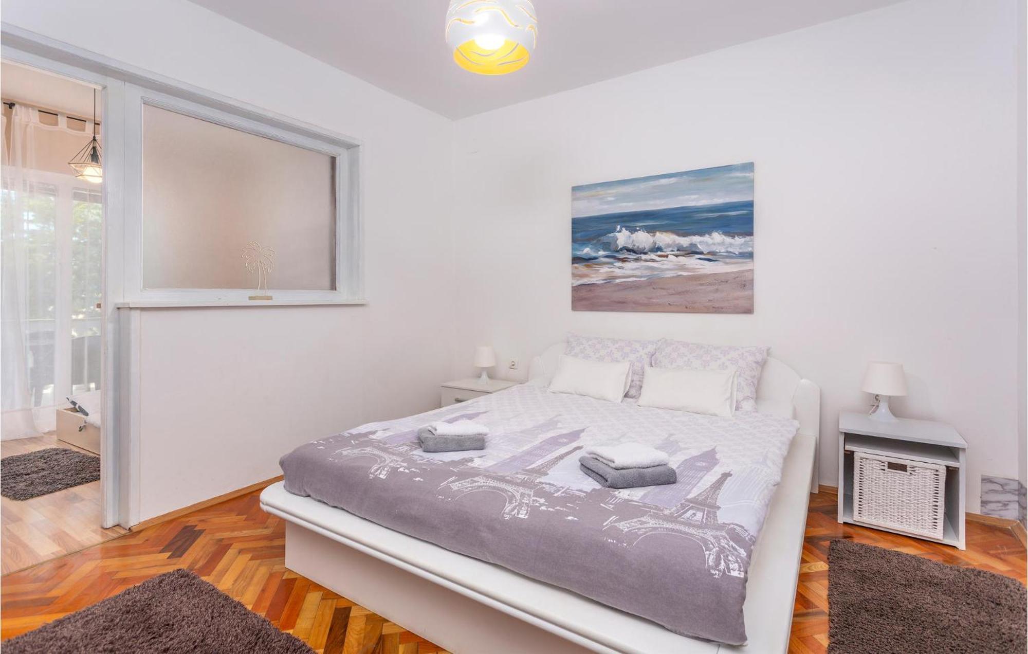 Stunning Apartment In Malinska With Kitchen Exteriör bild