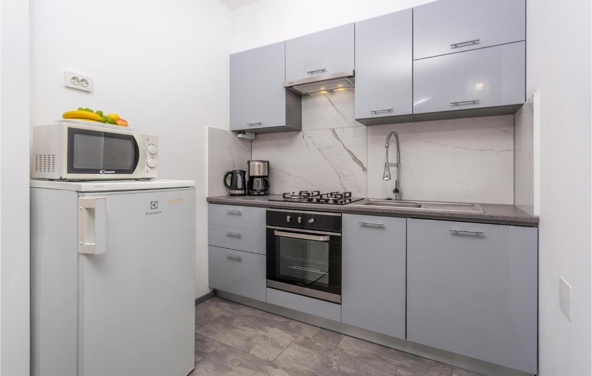 Stunning Apartment In Malinska With Kitchen Exteriör bild