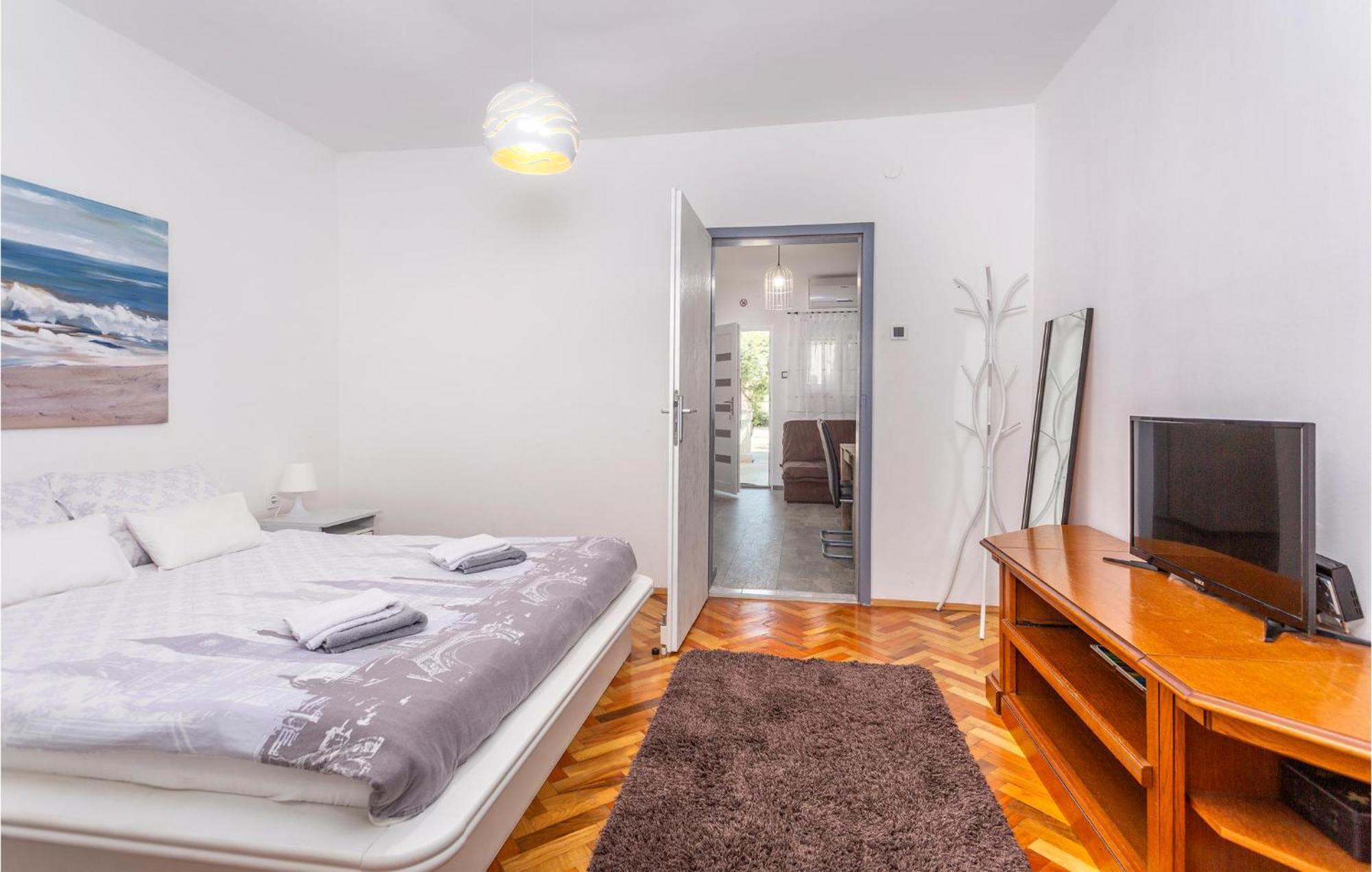 Stunning Apartment In Malinska With Kitchen Exteriör bild